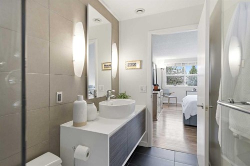 12 Varsville Place Nw, Calgary, AB - Indoor Photo Showing Bathroom
