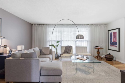 12 Varsville Place Nw, Calgary, AB - Indoor Photo Showing Living Room