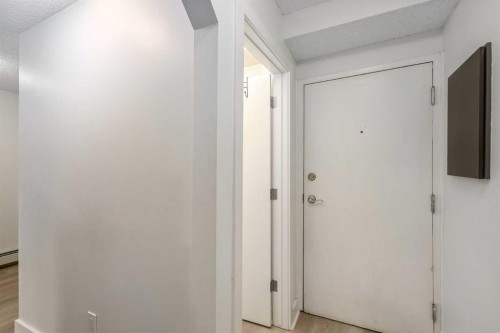 101-655 Meredith Road Ne, Calgary, AB - Indoor Photo Showing Other Room
