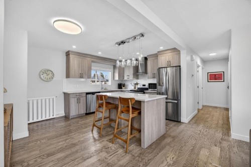 208 78 Avenue Se, Calgary, AB - Indoor Photo Showing Kitchen With Stainless Steel Kitchen With Upgraded Kitchen