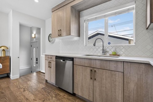 208 78 Avenue Se, Calgary, AB - Indoor Photo Showing Kitchen