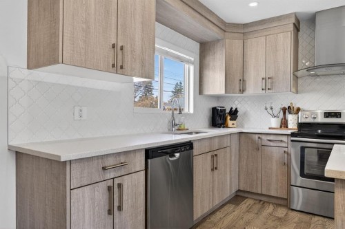 208 78 Avenue Se, Calgary, AB - Indoor Photo Showing Kitchen With Stainless Steel Kitchen