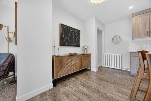 208 78 Avenue Se, Calgary, AB - Indoor Photo Showing Other Room