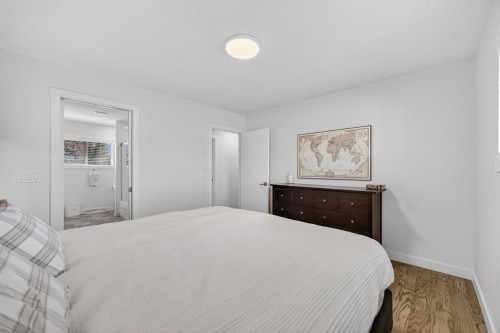 208 78 Avenue Se, Calgary, AB - Indoor Photo Showing Bedroom