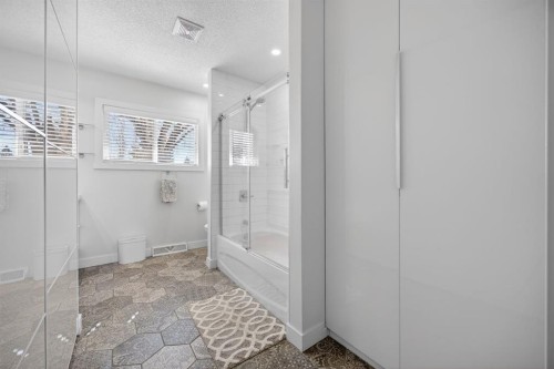 208 78 Avenue Se, Calgary, AB - Indoor