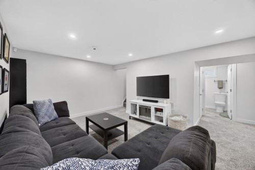 208 78 Avenue Se, Calgary, AB - Indoor