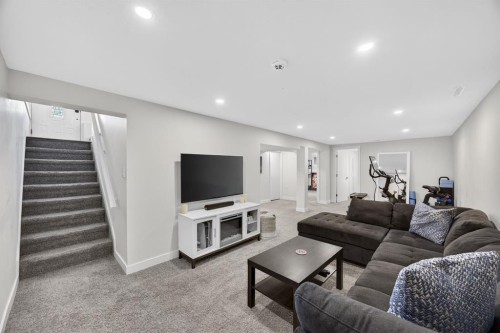 208 78 Avenue Se, Calgary, AB - Indoor Photo Showing Living Room