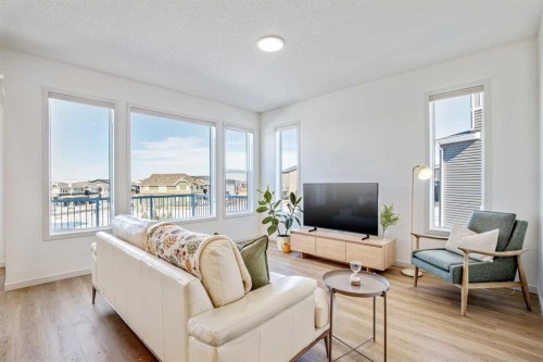 150 Lucas Close Nw, Calgary, AB - Indoor Photo Showing Living Room