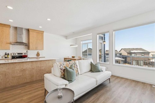 150 Lucas Close Nw, Calgary, AB - Indoor Photo Showing Living Room