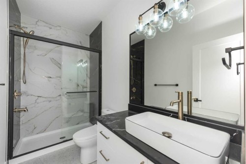 43 Saddlecrest Link Ne, Calgary, AB - Indoor Photo Showing Bathroom