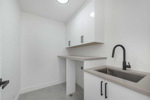 43 Saddlecrest Link Ne, Calgary, AB - Indoor Photo Showing Kitchen