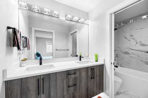 45 Waterford Terrace, Chestermere, AB - Indoor Photo Showing Bathroom