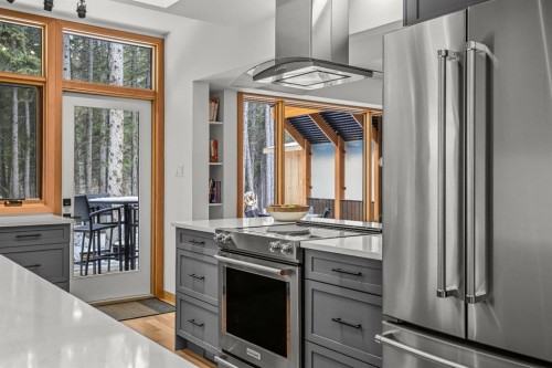 18 Pinewood Crescent, Canmore, AB - Indoor Photo Showing Kitchen With Stainless Steel Kitchen