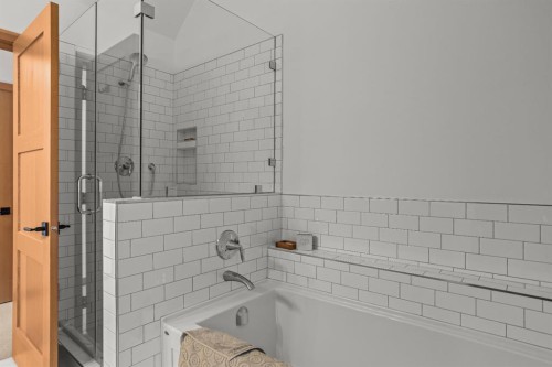 18 Pinewood Crescent, Canmore, AB - Indoor Photo Showing Bathroom