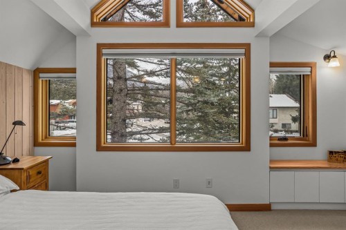 18 Pinewood Crescent, Canmore, AB - Indoor Photo Showing Bedroom