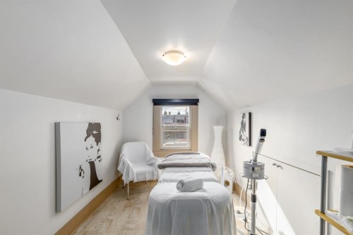 2032 34 Avenue Sw, Calgary, AB 