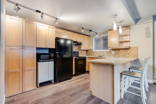 101-922 19 Avenue Sw, Calgary, AB - Indoor Photo Showing Kitchen