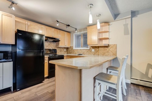101-922 19 Avenue Sw, Calgary, AB - Indoor Photo Showing Kitchen