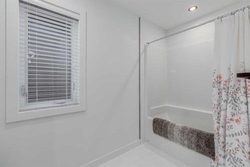 44 Timberline Way Sw, Calgary, AB - Indoor Photo Showing Bathroom