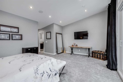 44 Timberline Way Sw, Calgary, AB - Indoor Photo Showing Bedroom