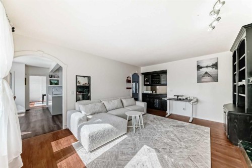 40 Christie Cairn Square Sw, Calgary, AB - Indoor Photo Showing Living Room