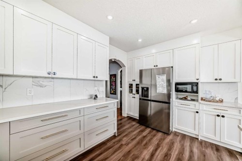 40 Christie Cairn Square Sw, Calgary, AB - Indoor Photo Showing Kitchen