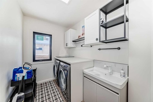 40 Christie Cairn Square Sw, Calgary, AB - Indoor Photo Showing Laundry Room