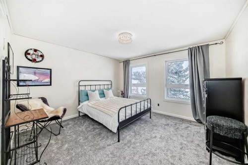 40 Christie Cairn Square Sw, Calgary, AB - Indoor Photo Showing Bedroom