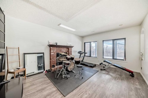 40 Christie Cairn Square Sw, Calgary, AB - Indoor