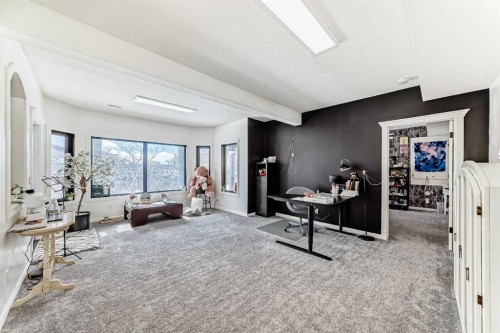 40 Christie Cairn Square Sw, Calgary, AB - Indoor