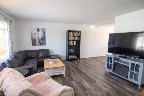 132 Copperpond Boulevard Se, Calgary, AB - Indoor Photo Showing Living Room