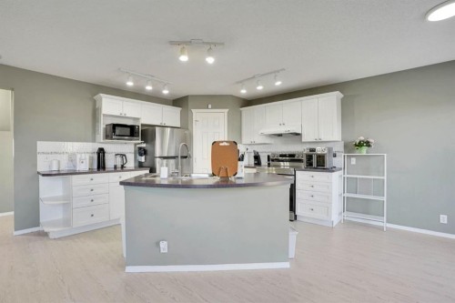 328 Tuscany Valley View Nw, Calgary, AB - Indoor Photo Showing Kitchen With Upgraded Kitchen
