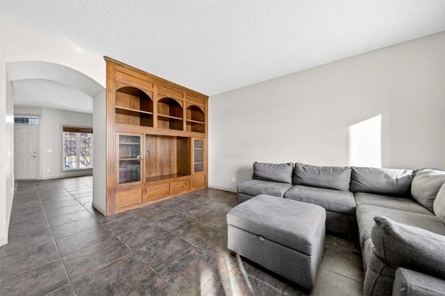 14 Springborough Crescent Sw, Calgary, AB - Indoor Photo Showing Living Room