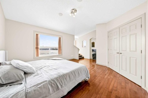 14 Springborough Crescent Sw, Calgary, AB - Indoor Photo Showing Bedroom