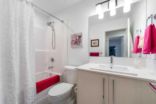 7411 202 Avenue Se, Calgary, AB - Indoor Photo Showing Bathroom
