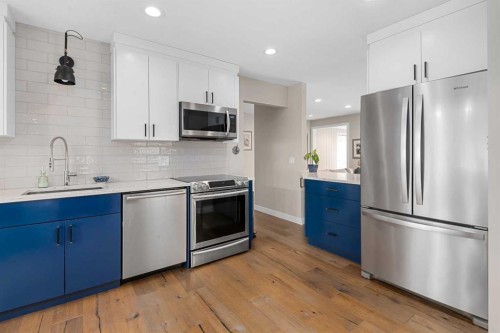 5689 Brenner Crescent Nw, Calgary, AB - Indoor Photo Showing Kitchen With Stainless Steel Kitchen With Upgraded Kitchen