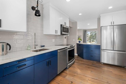 5689 Brenner Crescent Nw, Calgary, AB - Indoor Photo Showing Kitchen With Stainless Steel Kitchen With Upgraded Kitchen