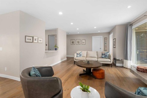 5689 Brenner Crescent Nw, Calgary, AB - Indoor Photo Showing Living Room