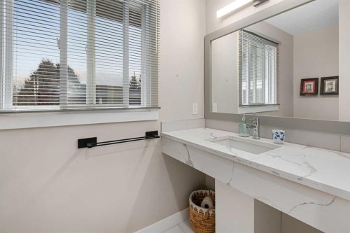 5689 Brenner Crescent Nw, Calgary, AB - Indoor Photo Showing Bathroom
