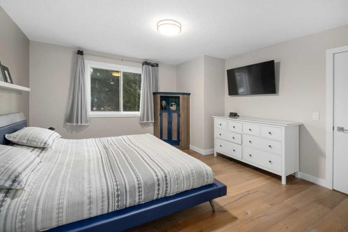 5689 Brenner Crescent Nw, Calgary, AB - Indoor Photo Showing Bedroom