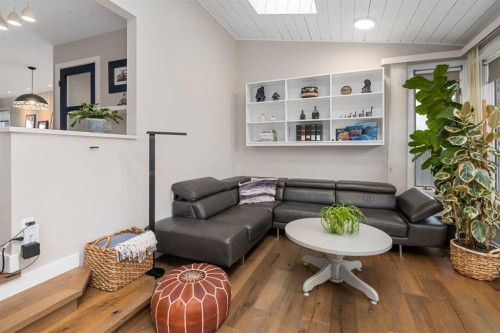 5689 Brenner Crescent Nw, Calgary, AB - Indoor Photo Showing Living Room