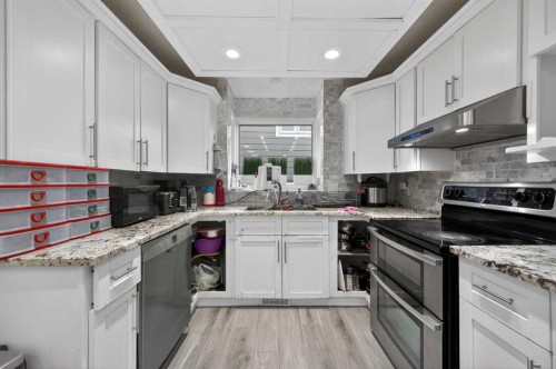 55 Millrise Way Sw, Calgary, AB - Indoor Photo Showing Kitchen