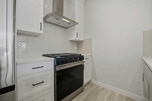 1047 Bayview Crescent, Airdrie, AB - Indoor Photo Showing Kitchen