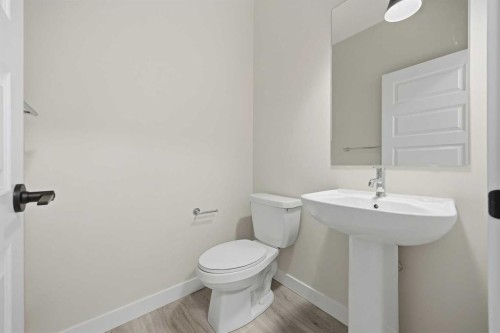 1047 Bayview Crescent, Airdrie, AB - Indoor Photo Showing Bathroom