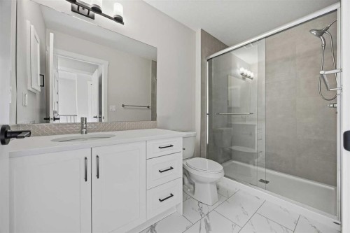 1047 Bayview Crescent, Airdrie, AB - Indoor Photo Showing Bathroom