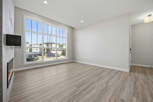 1047 Bayview Crescent, Airdrie, AB - Indoor Photo Showing Other Room