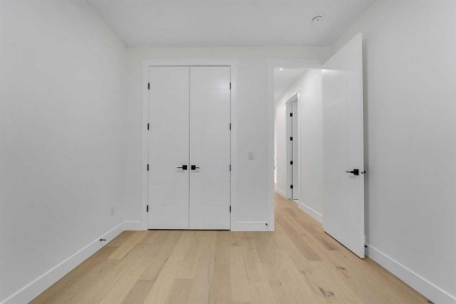 18 South Shore Road, Chestermere, AB - Indoor Photo Showing Other Room