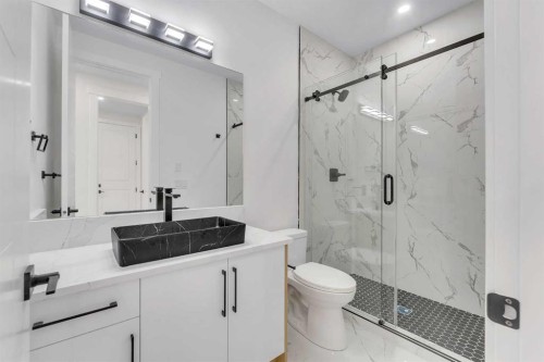 18 South Shore Road, Chestermere, AB - Indoor Photo Showing Bathroom
