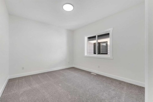 18 South Shore Road, Chestermere, AB - Indoor Photo Showing Other Room