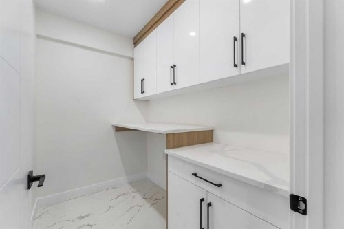 18 South Shore Road, Chestermere, AB - Indoor Photo Showing Other Room